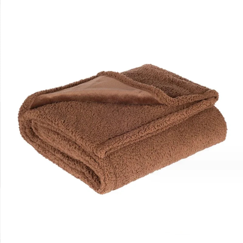 THE SMART FLUFF™ WATERPROOF BLANKET