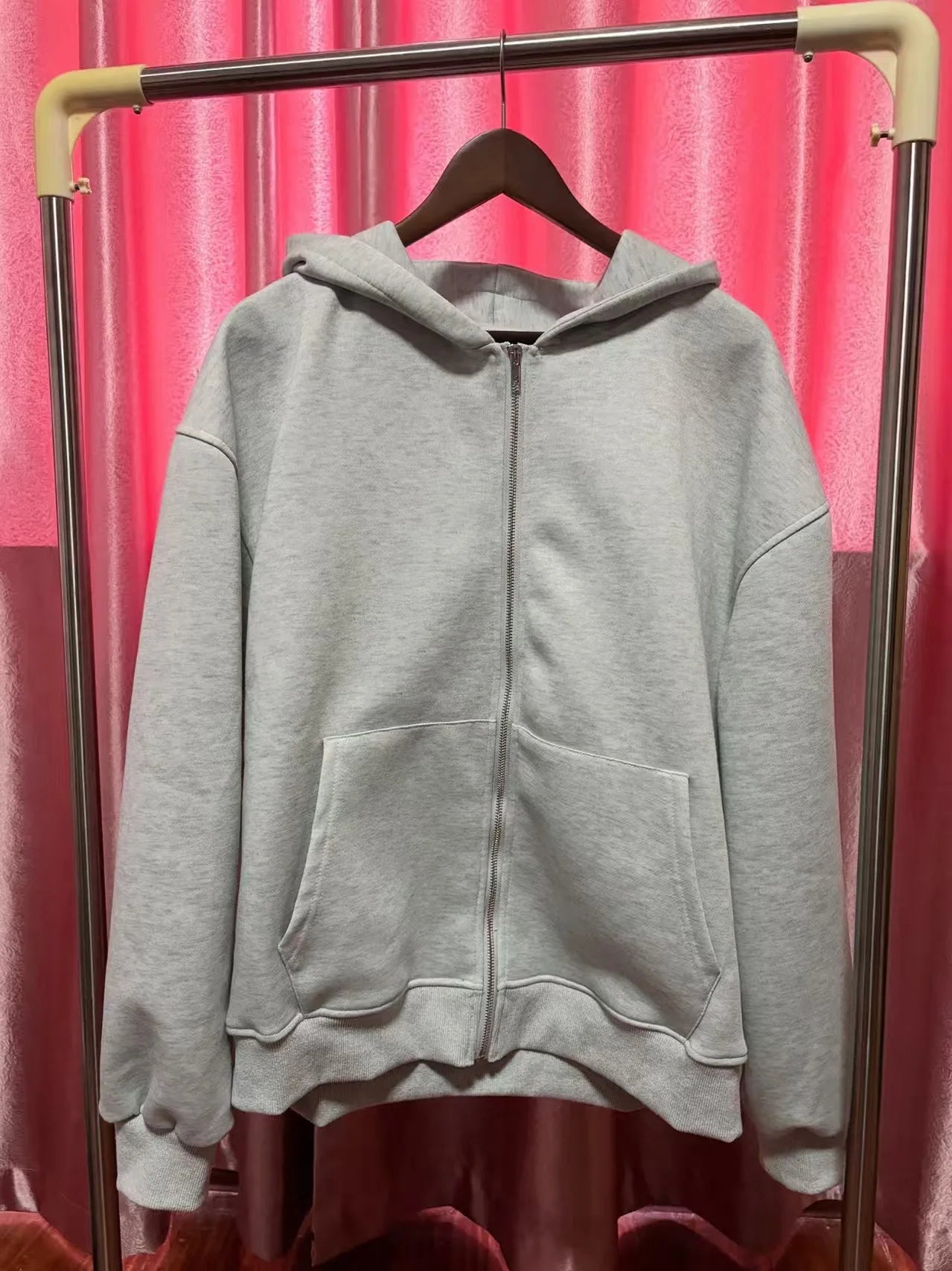 THE SMART POCKET™ HOODED SWEATSHIRT