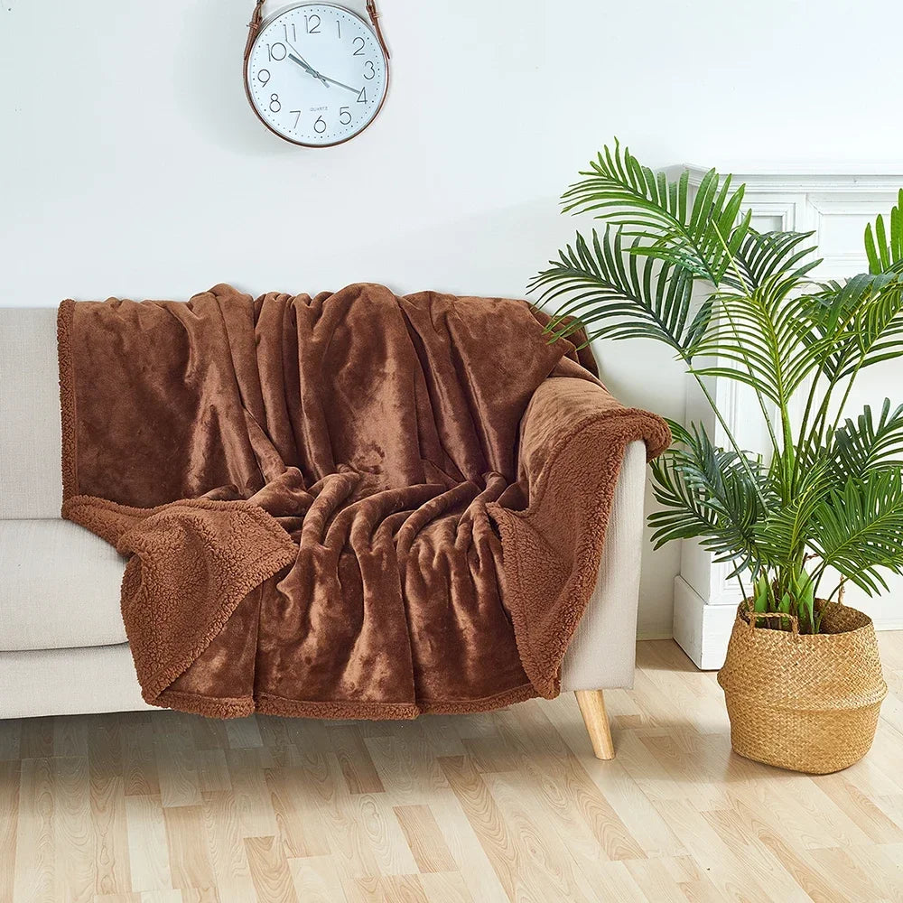 THE SMART FLUFF™ WATERPROOF BLANKET