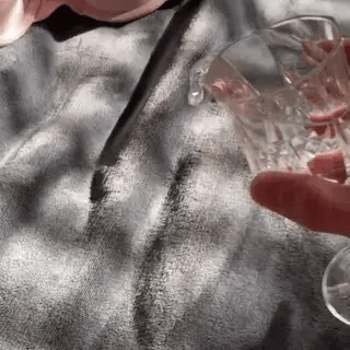 THE SMART FLUFF™ WATERPROOF BLANKET